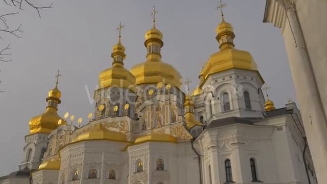Towers Golden Domes Semicircular Windows White Walls and Golden Cupolas Dormition Cathedral Holy смотреть онлайн