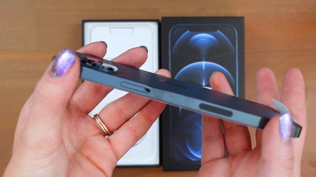 iPhone 12 Pro Max 🌊 Pacific Blue 🌊 Size Comparison to 12 Mini! - Unboxing and First Impressions смотреть онлайн