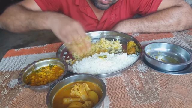eating Cauliflower curry and balsam apple fried and vegetarian | Eating Show смотреть онлайн