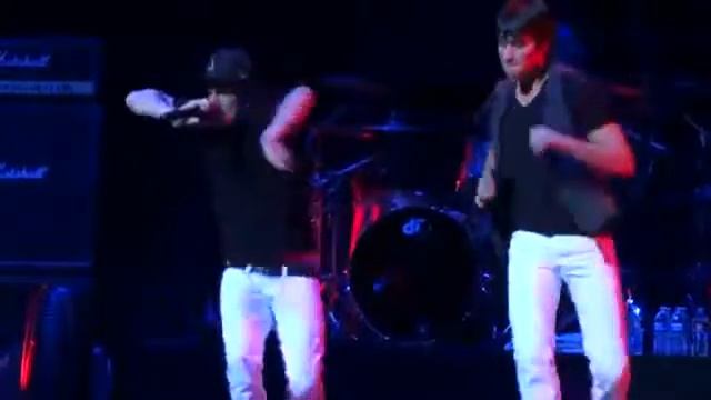 Big Time Rush - Music Sounds Better With You - Jingle Ball смотреть онлайн