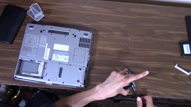 Dell Latitude D610 CF to IDE Install смотреть онлайн