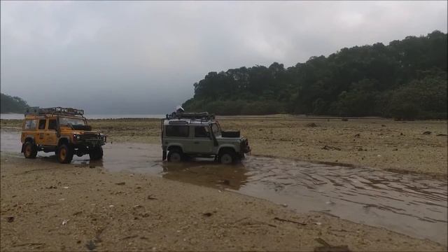 RC4WD Gelande 2 Land Rover Defender Heritage - Meeting Five Camels at Seafront смотреть онлайн