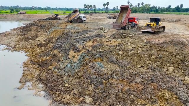 Строительство, большая свалка загружается
