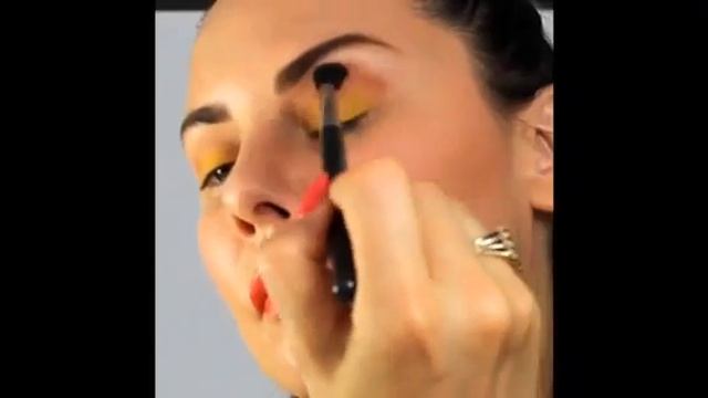 Bright Lips for Rainy Days - Step 3 of 3 смотреть онлайн
