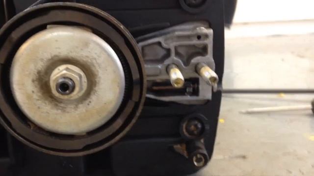 Fixing a McCulloch chainsaw смотреть онлайн