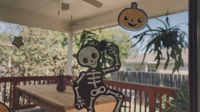 placing halloween window clings (task) смотреть онлайн