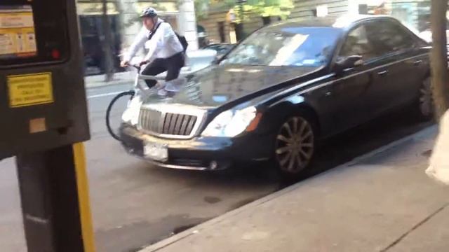 A Maybach 57S in NYC смотреть онлайн
