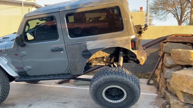 Stretched 2 Door Jeep build walk around! смотреть онлайн