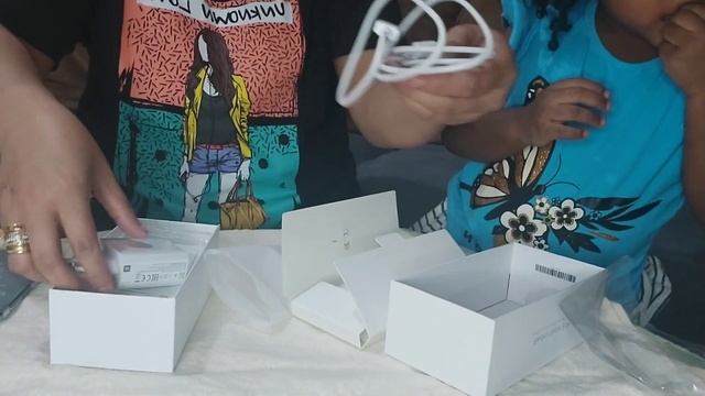 Unboxing Xiaomi Redmi Note 9 Pro |Affordable Android phone for vlogging смотреть онлайн