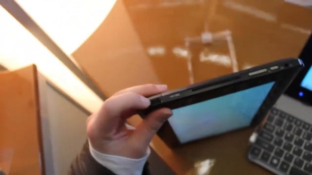 Acer Iconia W500 Windows 7 Tablet mit AMD C-50 Kurztest смотреть онлайн