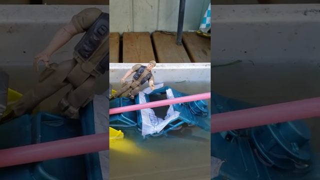 Jaws toys MAC DONALD смотреть онлайн