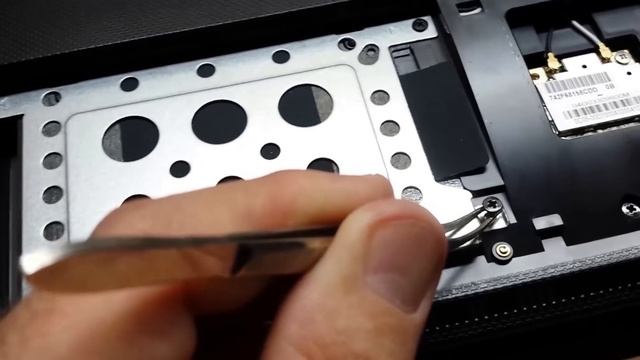 EP6: Upgrading A Laptop with a Solid State Drive смотреть онлайн