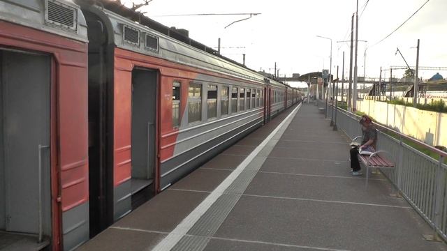 Электропоезд ЭР2Т-7145 платформа Ржевская смотреть онлайн