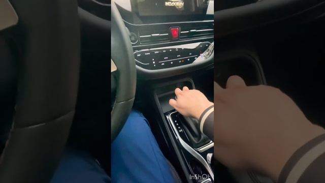 Смотрим Москвич 3 / Люфт джойстика коробки передач в положении D / Влог смотреть онлайн
