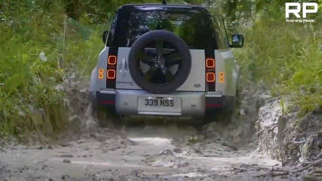 Land Rover Defender तो 5 Mahindra Thar के बराबर है | Land Rover Defender 90 India - Full Review | смотреть онлайн