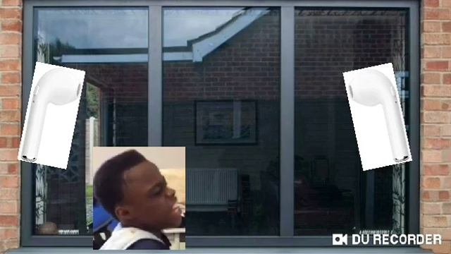 MR. WINDOW HAS AIRPODS IN HELP смотреть онлайн