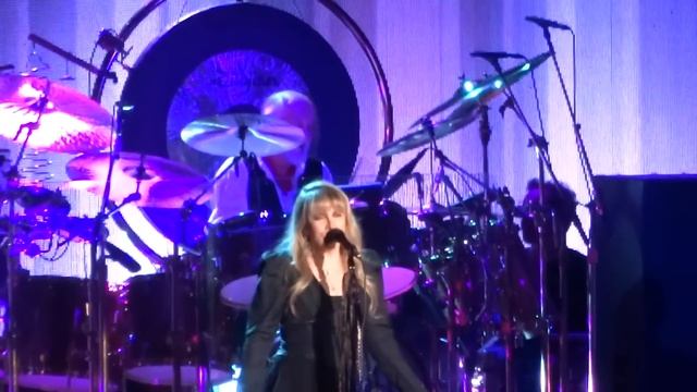 Fleetwood Mac - 'Dreams' live at the NEC 8th June 2015 Birmingham смотреть онлайн