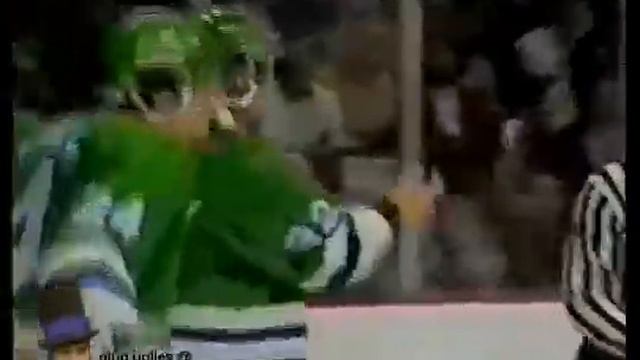Hockeyfighters.cz Torrie Robertson vs John Kordic.wmv смотреть онлайн