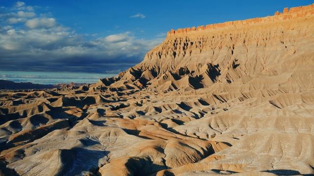 macOS Sonoma wallpaper/screensaver collection: Factory Butte, Utah смотреть онлайн