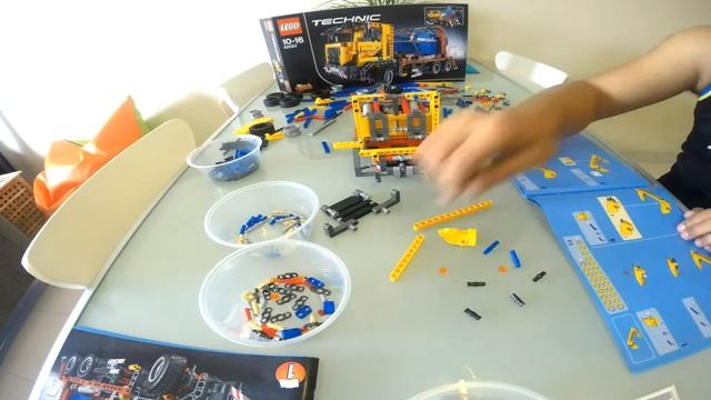 Lego Technic 42024 Container Truck Timelapse Build смотреть онлайн