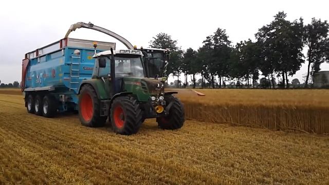 CLAAS JAGUAR 950 ADDETTA ALLA RACCOLTA E FENDT 312 CON CROSETTO NL/26 ADDETTO AL TRASPORTO. смотреть онлайн