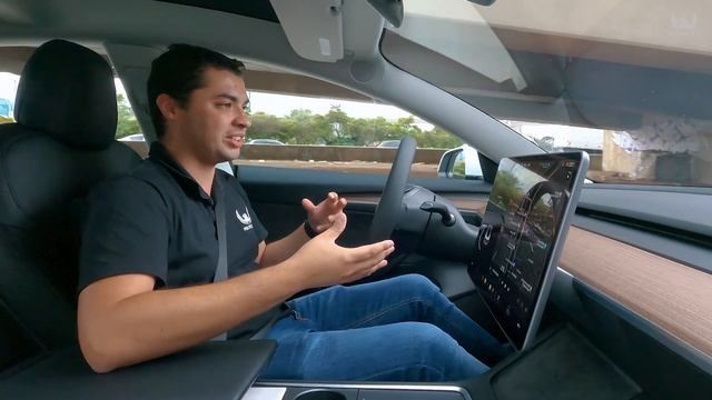 Tesla Model 3 é O Carro Elétrico Mais Divertido Que Você Já Viu!