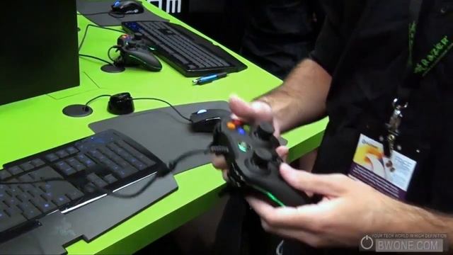 CES 2010 - Razer Onza Pro XBox 360 Tournament Controller Preview - BWOne.com смотреть онлайн