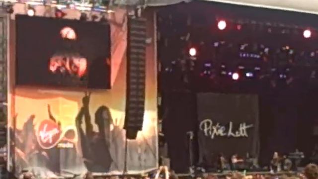 Pixie Lott 'Last Night' Strokes cover. V Festival 2010 смотреть онлайн