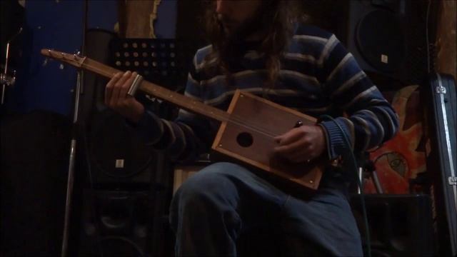 reclaimed cigar box guitar demo смотреть онлайн