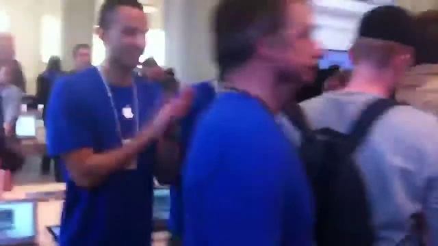 Opening Apple store Amsterdam смотреть онлайн
