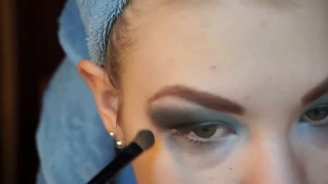 Light Blue and Black Smokey Eyes. смотреть онлайн