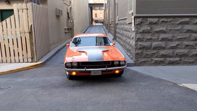 1970 Dodge Challenger R/T arrival at our hotel in Carlisle. смотреть онлайн