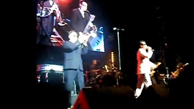 MADNESS-HOUSE OF FUN LIVE @ LEEDS ACADEMY.MP4 смотреть онлайн