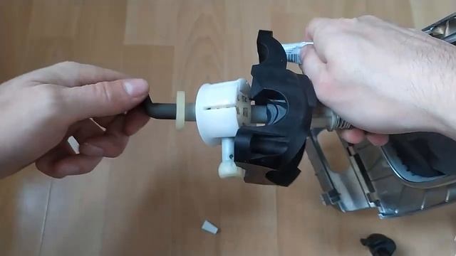 Jak zlikwidować luz na drążku zmiany biegów - SAAB 93 / regulacja linek SAAB OPEL / skrzynia F40 смотреть онлайн