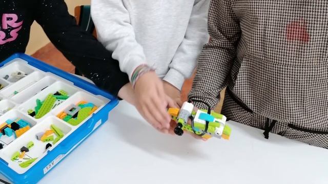 Frogs metamorphosis Lego WeDo смотреть онлайн