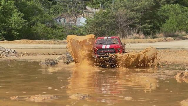 RC : 1/8 F150 (Traction Hobby) Offroad Driving.