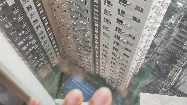 Lofi Window Tapping + Rain Sounds ASMR 🌧️ смотреть онлайн