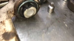 VW T-4 замена сайлентблоков передних рычагов.