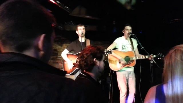 Mac Brothers - Shook Me All Night Long / Kickstart смотреть онлайн