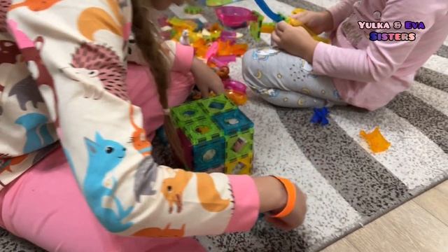 Динозавры 🦖 собирают дом с Евкой и Юлей смотреть онлайн
