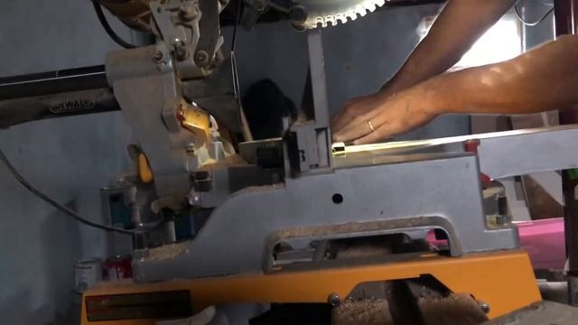 Repairing Window Screens and Building a New Window Screen смотреть онлайн