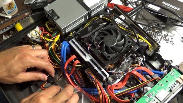 Build Your Own Retro Windows Laptop from A 1981 TRS-80 Color Computer 1! Part 2 смотреть онлайн