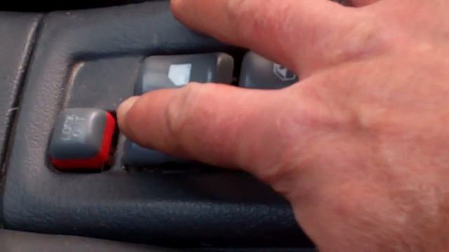 How to change a bad power window motor in a Pontiac Sunfire. смотреть онлайн