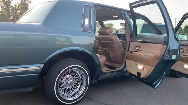 1996 Lincoln Town-Car смотреть онлайн