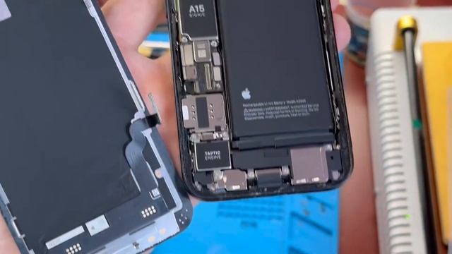 Замена дисплея iPhone 13 на копию без ошибки! смотреть онлайн