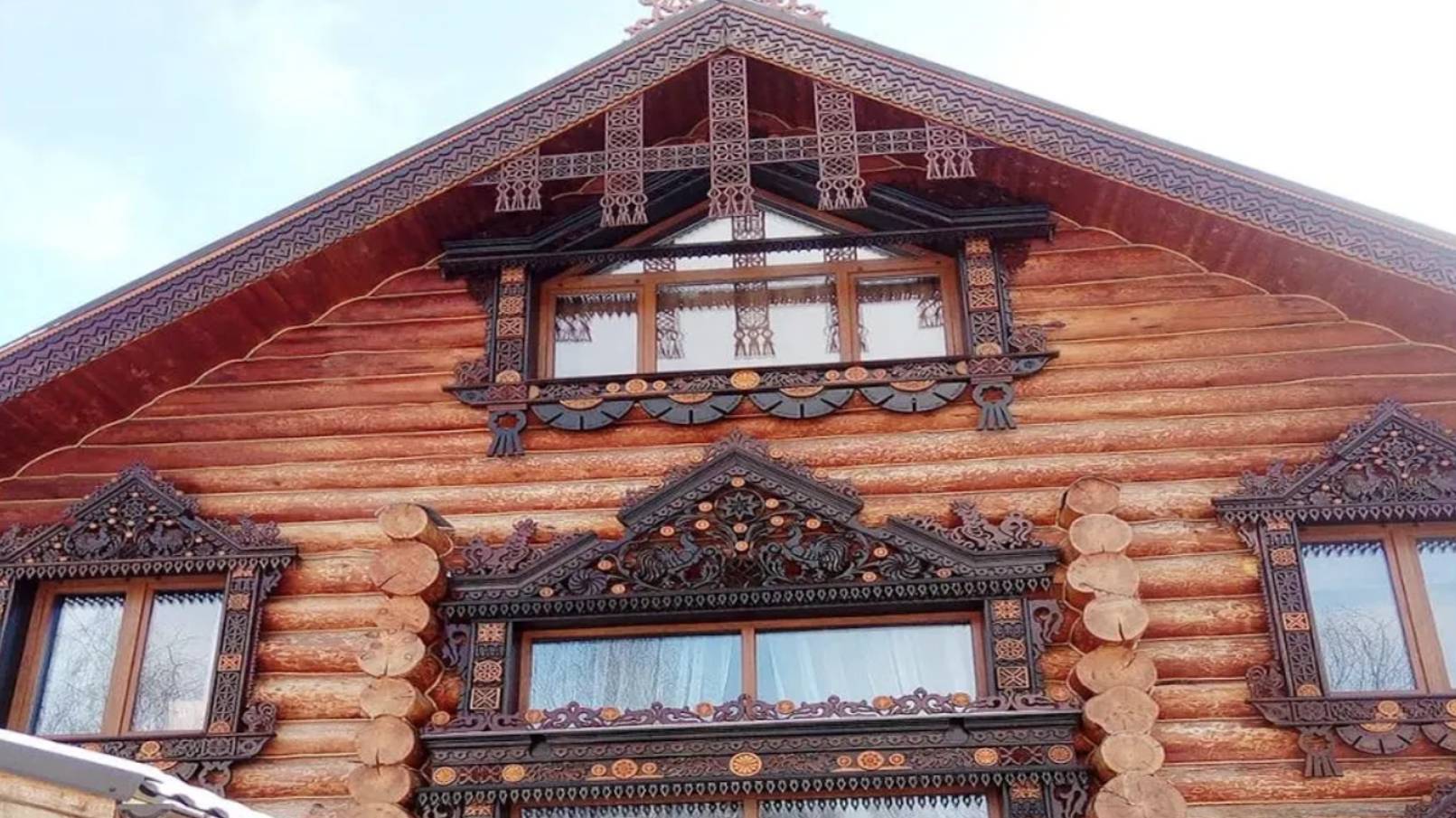 Врезка ОКОН и ДВЕРЕЙ в сруб из бревна и бруса. Плавающая ОКОСЯЧКА в деревянном срубе - как сделать. смотреть онлайн