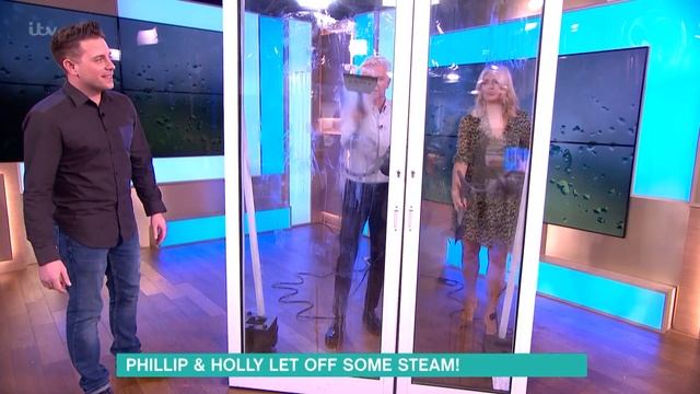 Who Can Steam Clean a Window the Fastest? | This Morning смотреть онлайн