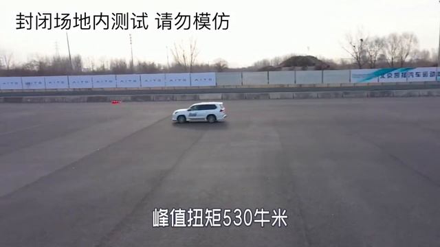 德系跟日系的顶级SUV比直线加速，两车加速性能差距太大了 смотреть онлайн