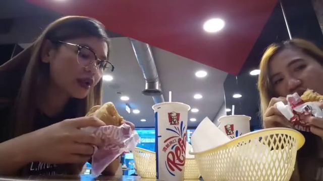 KFC Mukbang in Taiwan 🇹🇼 смотреть онлайн