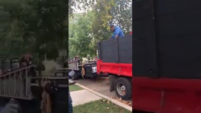 Close your windows. These workers aren't wearing masks outside смотреть онлайн
